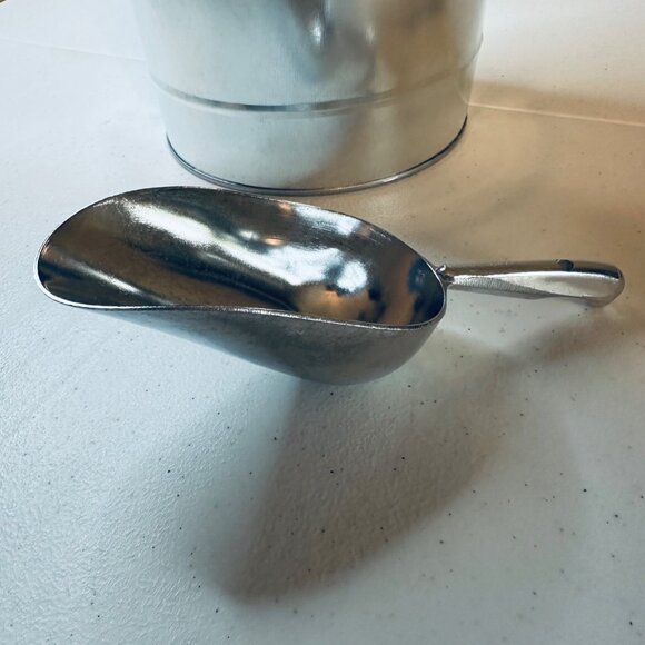 Galvanized Metal Ice Bucket Insulated With Lid & Scoop - Picture 11 of 11